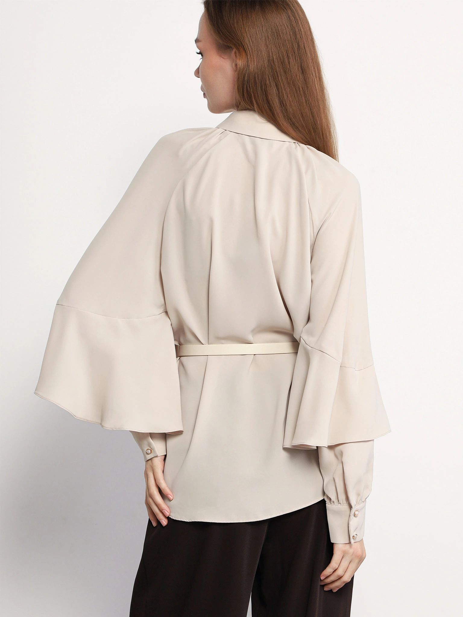 Блуза бежевого цвета с рюшами